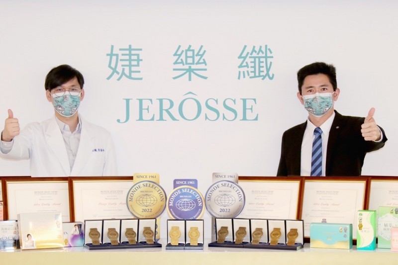 婕樂纖創辦人呂世博(右),帶領醫生營養師團隊一舉奪下2022年世界品質評鑑大賞共10面獎牌,為台灣爭光。(圖/婕樂纖提供)
