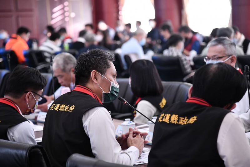 花蓮縣地政處長吳泰焜因為提醒同仁,造成國有地換約督導有失,遭懲戒法院判決休職1年6月。(圖/花蓮縣政府提供)