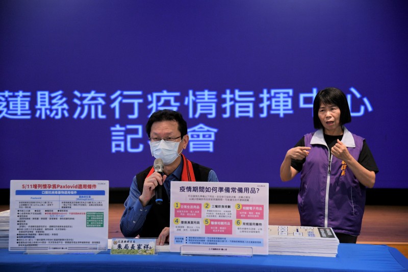 花蓮縣府推動「快篩之愛-你需要我跑腿」行動,徵求外送及打包物資志工團隊。(圖/花蓮縣政府新聞科提供)