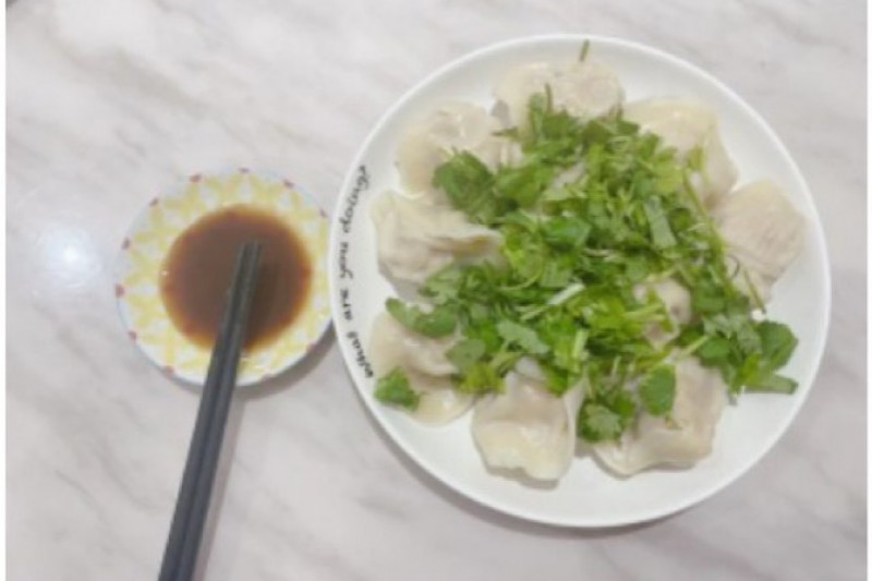 網PO媽媽香菜水餃皮Q餡多簡直「包皮王」 網:是皮在癢吧!網友沾醬文意外引發討論。(圖/翻攝自Dcard)
