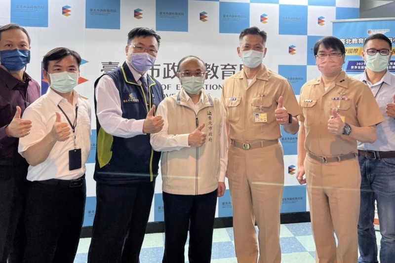 北市教育局將海軍司令部所提供志願役系列完整的就業升遷及升學計畫導入臺北市校園,提供學生多元選擇機會。(圖/台北市政府教育局提供)