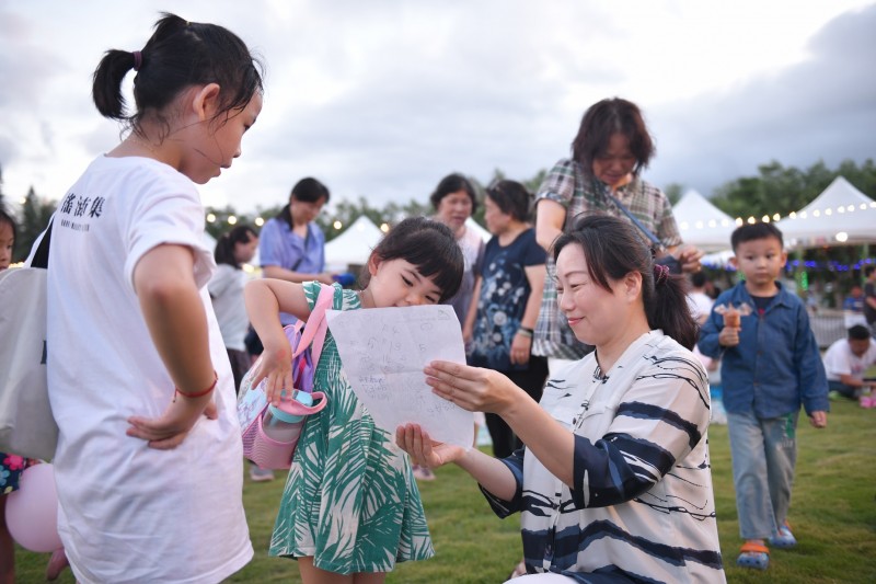 花蓮縣長徐榛蔚三度榮獲五星縣市長殊榮,施政滿意度超越去年,高居全台第二名。(圖/花蓮縣政府新聞科提供)