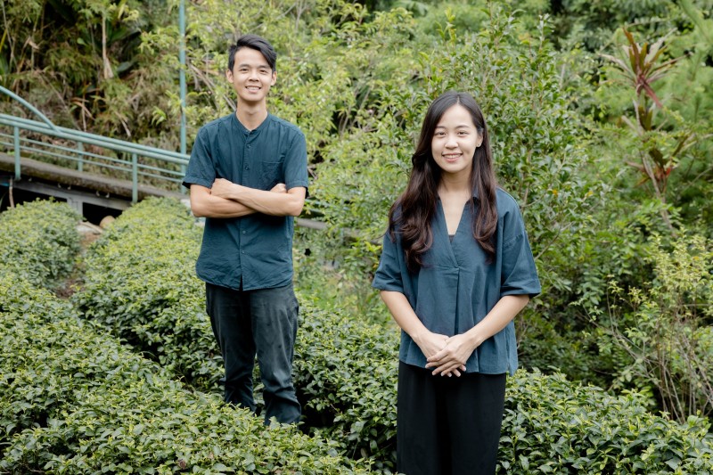 木柵青農張倞霖、張倞叡姐弟，傳承自美加茶園為第十代傳人。(圖/臺北市政府產業發展局提供)