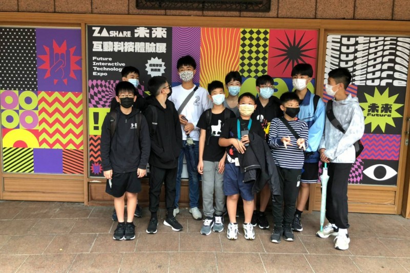 玩酷教育帶領學童前往「2022 未來互動科技體驗展」。(圖/TAVAR 協會提供)