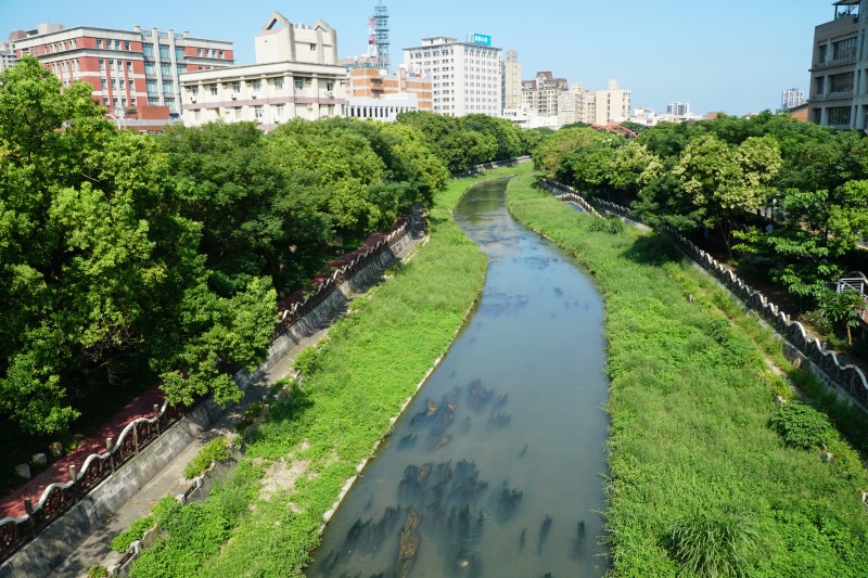 豆子埔溪橫貫竹北市，水環境營造將以改善水質、串聯步道為目標。（圖／新竹縣政府提供）