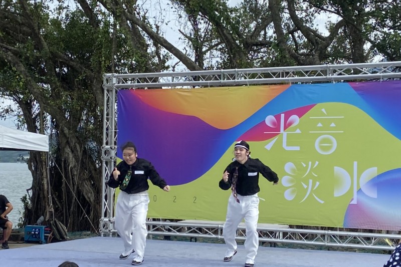 當音樂一下,他便隨著音樂節奏展現高超的舞蹈技巧,精湛的霹靂舞實力驚豔眾人,讓大家看見台灣霹靂舞的實力。(圖/新北文化局提供)
