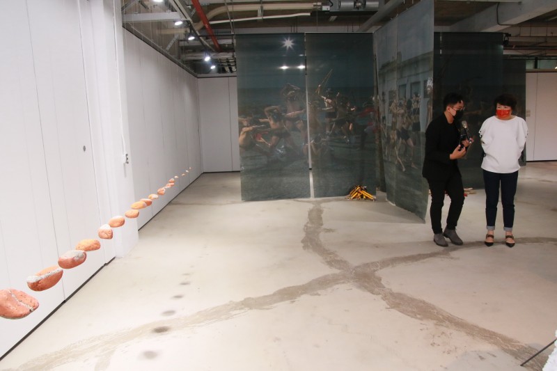 台東縣TTICC將LIMA展區空間再造完成,首波展覽邀請策展人彼勇.依斯瑪哈單(布農族)策劃《甦醒:臺東天光》活動。(圖/台東縣政府原民處提供)