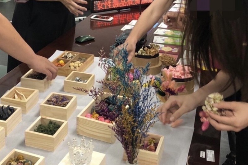 透過辦理一系列不同領域課程,讓個案完成法定講習義務也可獲得毒品危害相關知識,並加強家庭及社會支持力量。(圖/南投縣政府)
