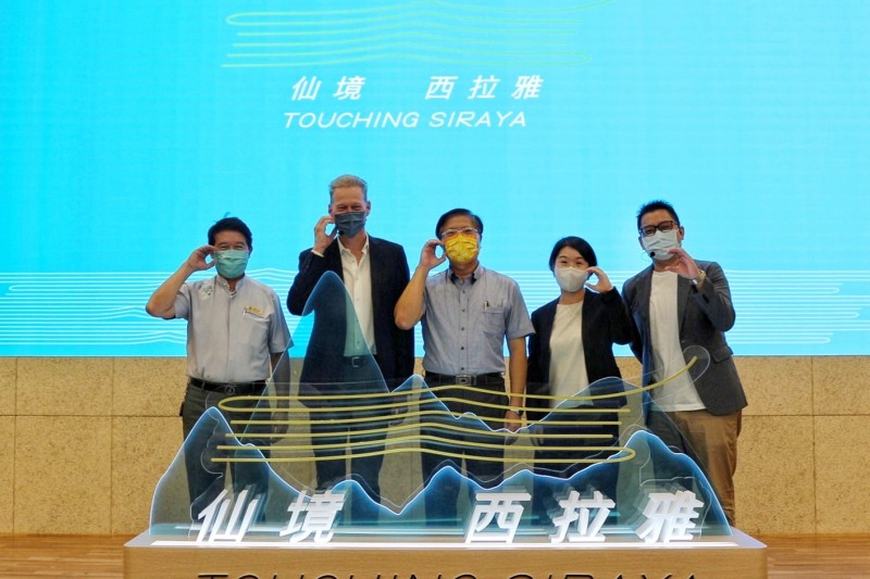 西拉雅風管處徐振能處長(中)邀請三位享譽國際的大師開講,為達到國際級的服務與產品指標提前整備,並與大西拉雅觀光圈陳永成盟主(左一 )一同合影留念。(圖/主辦單位提供)
