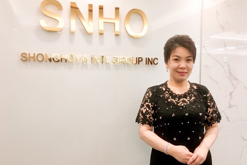 近年積極致力於推動負離子溫熱療法家庭化的集團創辦人陳玟均。(圖/尚禾亞康養國際集團提供)