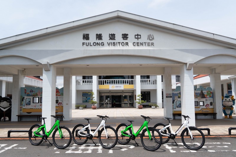 莫比遊Mobii Yo攜手三大上市櫃公司,雄獅旅遊、宏碁集團(聯永基)、愛地雅,推出電動輔助自行車+兩鐵列車「低碳遊」搶攻ESG 商機。(圖/業者提供)