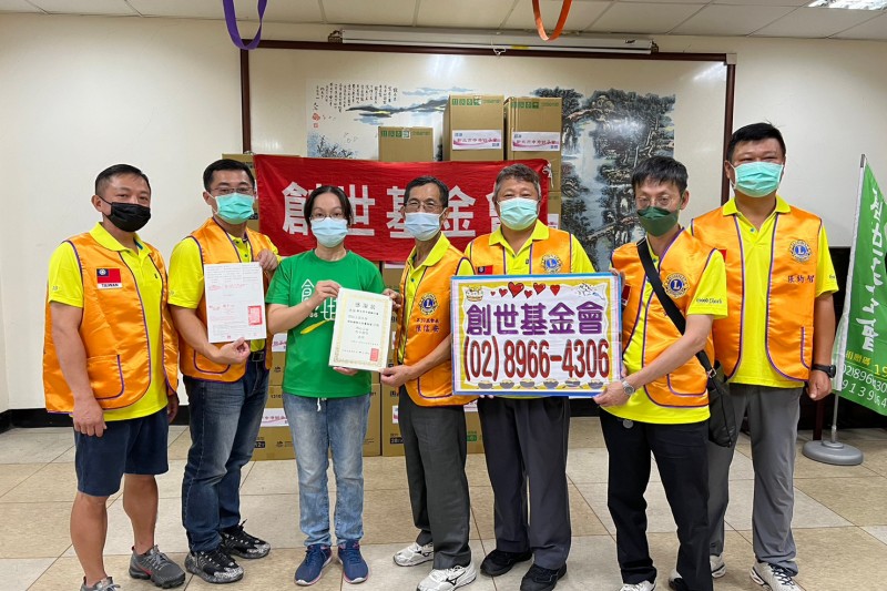 新北市中港獅子會濟困扶危 助植物人乾淨舒爽。(圖/創世基金會提供)