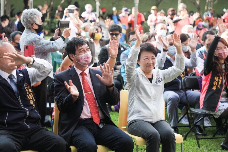 私立惠明盲校立案50週年校慶慶祝大會，市長盧秀燕到場和師生同樂。(圖/台中市政府)