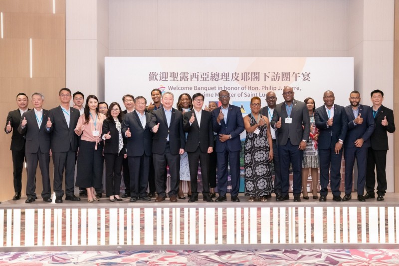 友邦聖露西亞總理皮耶(Philip J. Pierre)訪團今抵達高雄參訪,高雄市長陳其邁設宴款待 。(圖/高市府提供)