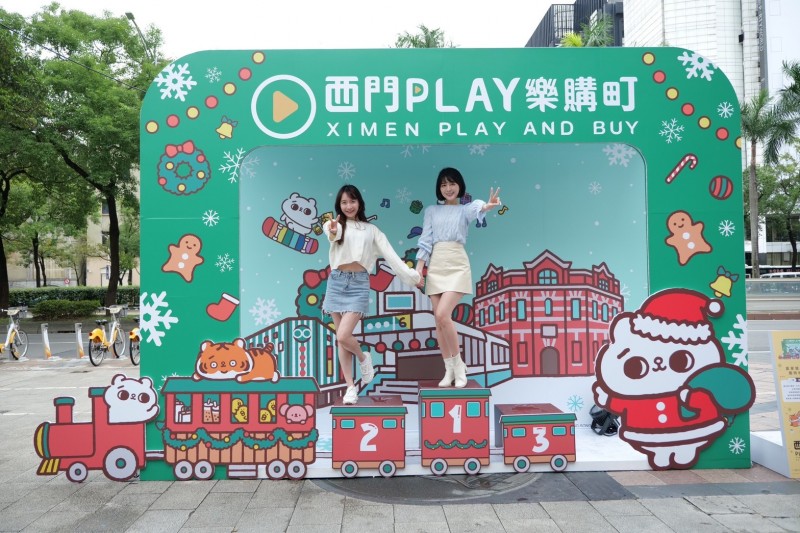 「2022西門PLAY樂購町」活動以「爽爽貓」與「小勞撫」為主題,在西門商圈6號出口站等地設置5座亮點打卡裝置物。(圖/臺北市政府提供)