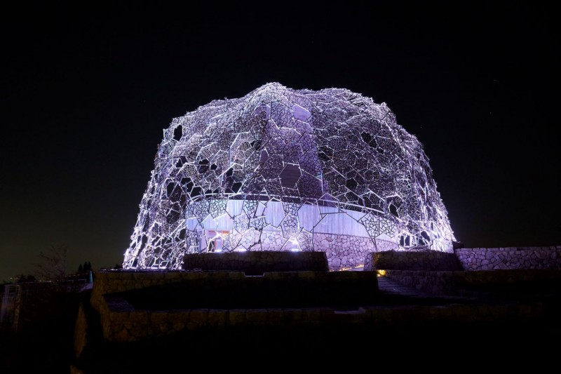 「冬日，隨心所欲」―點亮六甲山「自然體感展望台 六甲枝垂」。（圖／日本神戶觀光局提供）