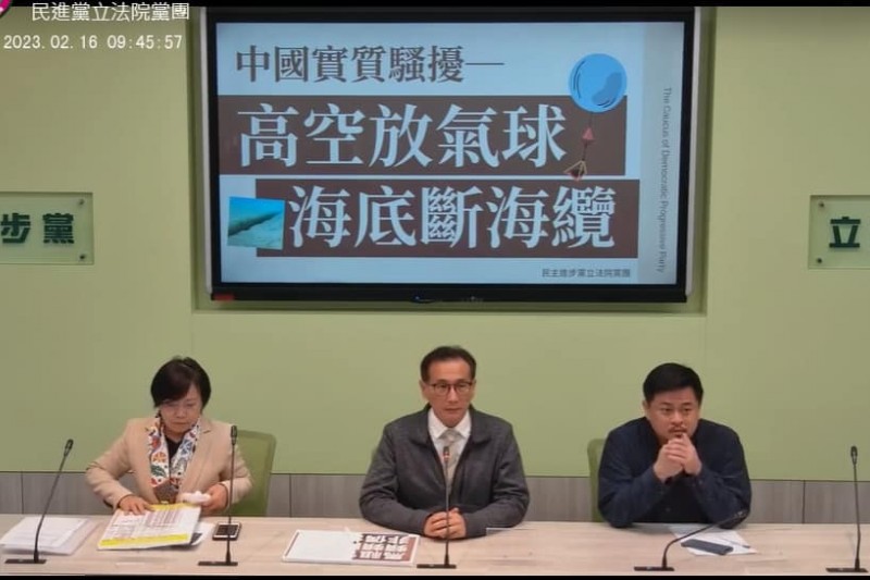 2023年2月16日,民進黨立法院黨團召開記者會,要求政府與中華電信重視台馬海纜問題,並協調國際海纜船加快維修速度。(翻攝李問臉書) 2023年2月16日,民進黨立法院黨團召開記者會,要求政府與中華電信重視台馬海纜問題,並協調國際海纜船加快維修速度。(翻攝李問臉書)
