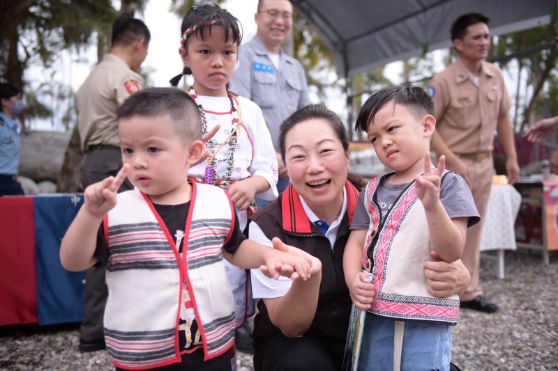 花蓮縣秀林鄉公所辦理「2023Truku Mgay Bari 感恩祈福文化系列活動」，縣長徐榛蔚到場與族人同樂。（圖／花蓮縣政府提供）