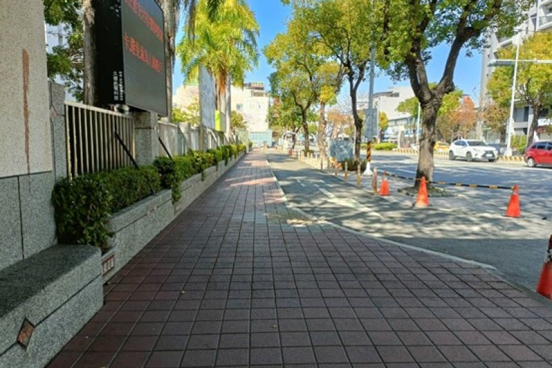 潭子區僑忠國小-改善通學步道。(圖/台中市政府) 潭子區僑忠國小-改善通學步道。(圖/台中市政府)