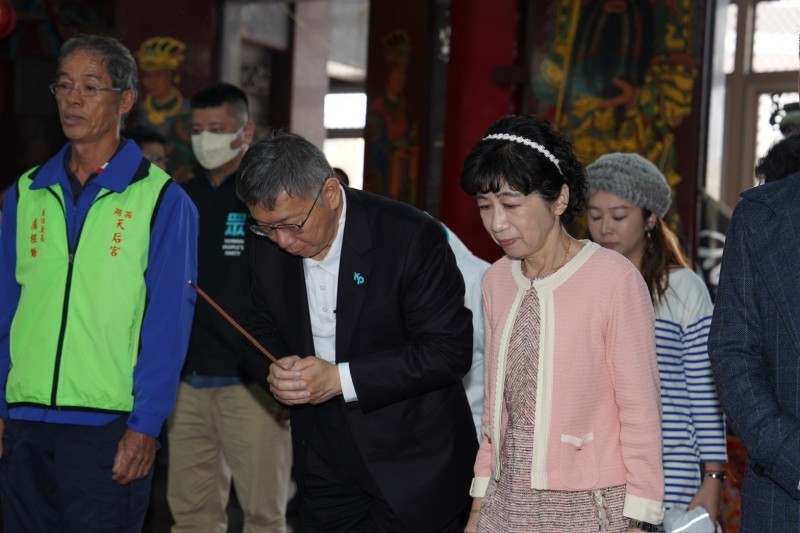 20231204-柯文哲今(4)日到澎湖走行程,狠酸侯友宜「我現在怎麼看他都是有很好的保姆」。(民眾黨提供) 20231204-柯文哲今(4)日到澎湖走行程,狠酸侯友宜「我現在怎麼看他都是有很好的保姆」。(民眾黨提供)