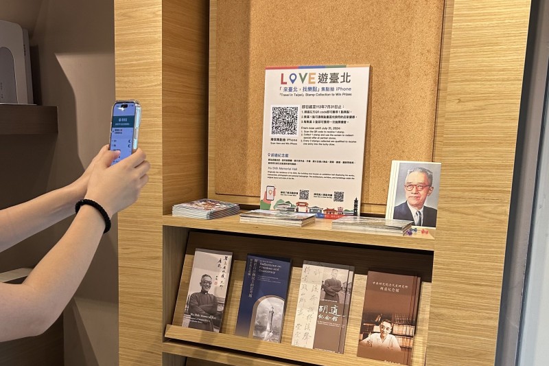 北市政府觀傳局推出掃描QR Code累積點數，蒐集15處景點可抽大獎。（圖／臺北市政府觀傳局提供）