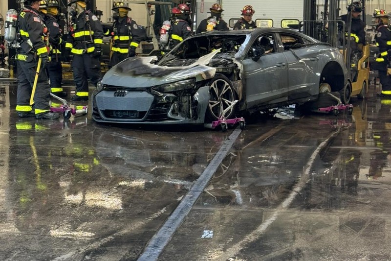 美國Audi e-tron GT維修中爆燃 美國Audi e-tron GT維修中爆燃