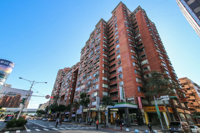 永慶統計近一年實價登錄資料顯示,台北市中山區、萬華區、北投區、文山區和士林區,仍有機會以千萬預算購置住宅。(圖/永慶房產集團)