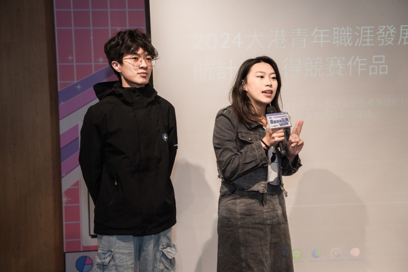 參與計畫的優秀學生代表分享活動心得。（圖/高雄市青年局）