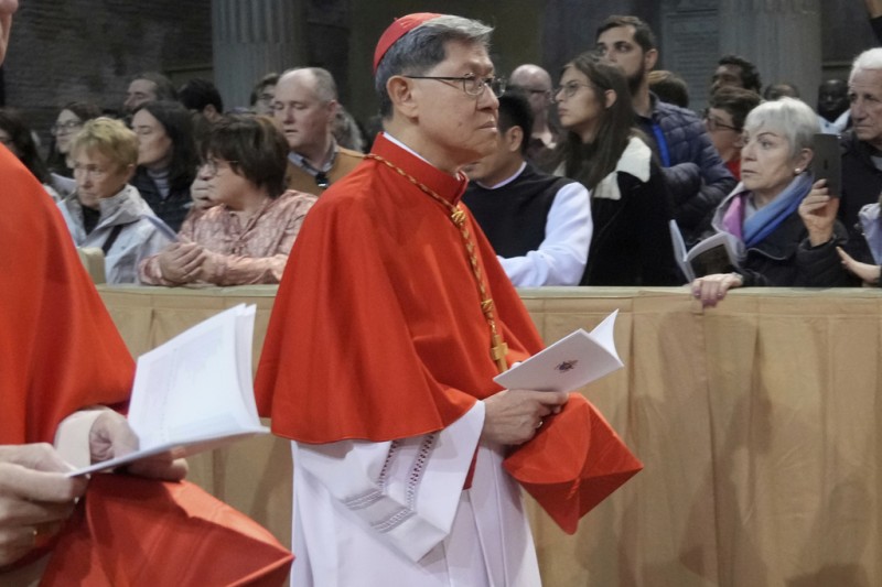 2024年2月14日。枢机主教塔格莱(Luis Tagle)出席在罗马圣萨比纳大教堂,由教宗方济各主持的圣灰日(Ash Wednesday)仪式。(AP) 2024年2月14日。枢机主教塔格莱(Luis Tagle)出席在罗马圣萨比纳大教堂,由教宗方济各主持的圣灰日(Ash Wednesday)仪式。(AP)