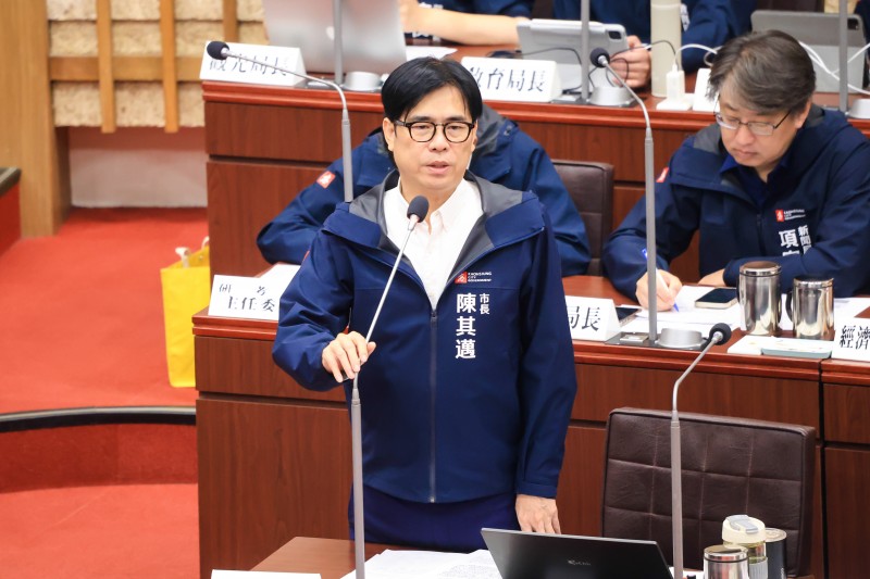 高雄市長陳其邁議會答詢針對高雄產業發展、高雄車站商圈活化等議題,進行回應,並於聯訪時邀請大家於5/23-25一起來參加法國生活節,體驗法國豐富的文化饗宴。(圖/高雄市政府提供) 高雄市長陳其邁議會答詢針對高雄產業發展、高雄車站商圈活化等議題,進行回應,並於聯訪時邀請大家於5/23-25一起來參加法國生活節,體驗法國豐富的文化饗宴。(圖/高雄市政府提供)
