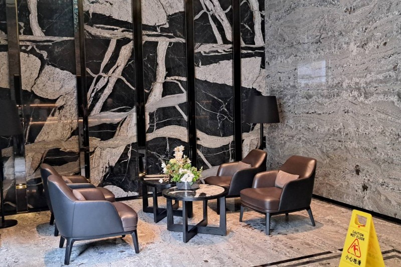 台中市首座捷運宅「文華高中站」大廳深具都會氛圍。(圖/台中市政府捷運工程局提供)