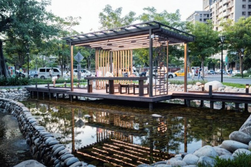 美樂地公園攝影創意競賽得獎作品｜朝陽科技大學黃彩軒同學-憧憬。(圖/台中市政府)