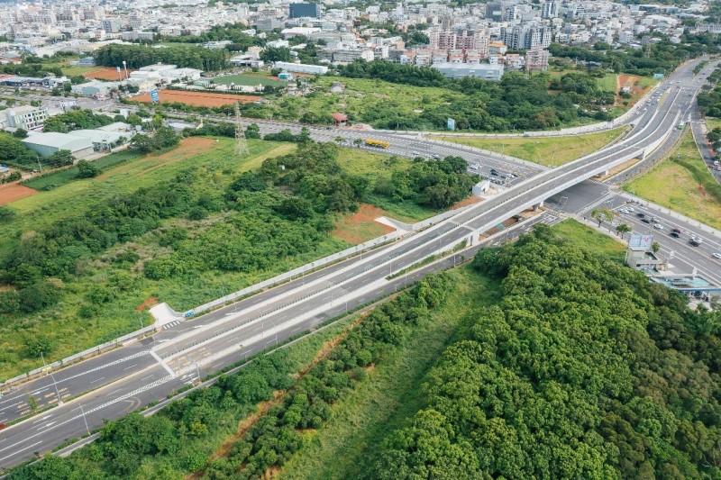 中科西南向道路完工後，形成更順暢的中科聯外動線，縮短園區與市區，快速道路。(圖/台中市政府)