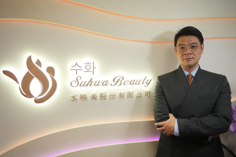 水映美品牌代表黃南豪表示:「希望透過此次參展,將台灣保養品牌推向國際市場,並與全球買家交流。」(圖/Suhwa Beauty 水映美提供) 水映美品牌代表黃南豪表示:「希望透過此次參展,將台灣保養品牌推向國際市場,並與全球買家交流。」(圖/Suhwa Beauty 水映美提供)