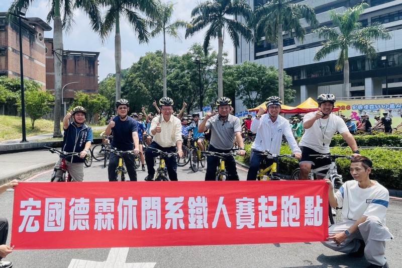 宏國德霖科大協同鄰近國高中辦理333小鐵人賽,展現青少年意巔峰。(圖/宏國德霖科大) 宏國德霖科大協同鄰近國高中辦理333小鐵人賽,展現青少年意巔峰。(圖/宏國德霖科大)