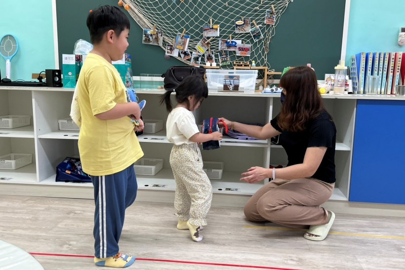 臺中市政府教育局全面開辦公幼延長照顧服務，讓學齡前幼兒在健康、安全的環境中成長，成為家長最有力的後盾。(圖片提供/臺中市政府教育局)