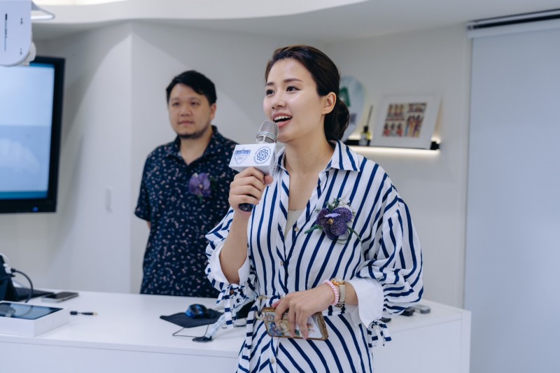 德國 IMC 台灣校友會第六屆理事長任杏嫦醫師於活動中主持開場,介紹本次高雄研習課程重點與講師陣容。(圖/德國 IMC 台灣校友會提供) 德國 IMC 台灣校友會第六屆理事長任杏嫦醫師於活動中主持開場,介紹本次高雄研習課程重點與講師陣容。(圖/德國 IMC 台灣校友會提供)
