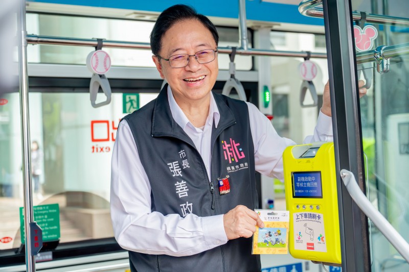桃園市長張善政表示,桃園TAB新桃園幹線全面升級,優化路網、班次及候車設施,打造更便捷的公共運輸服務。圖/桃園市政府提供 桃園市長張善政表示,桃園TAB新桃園幹線全面升級,優化路網、班次及候車設施,打造更便捷的公共運輸服務。圖/桃園市政府提供