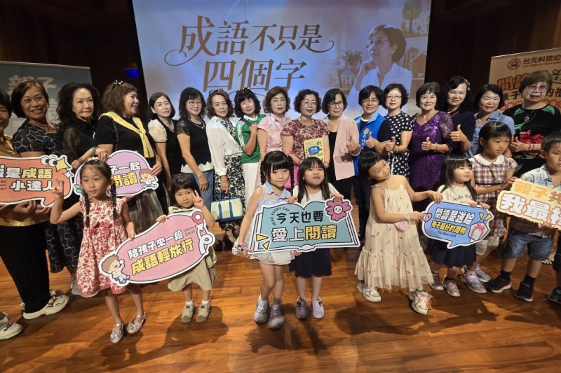 陳育慧發表「成語不只是四個字」新書,期許每一次親子共讀,能成為多年後仍會記得的溫暖回憶。(圖/鄧亦涵攝) 陳育慧發表「成語不只是四個字」新書,期許每一次親子共讀,能成為多年後仍會記得的溫暖回憶。(圖/鄧亦涵攝)