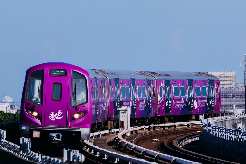 全民運彩繪列車以運動員的動態英姿為主要視覺,穿梭桃園城市間,展現滿滿的運動能量。 全民運彩繪列車以運動員的動態英姿為主要視覺,穿梭桃園城市間,展現滿滿的運動能量。