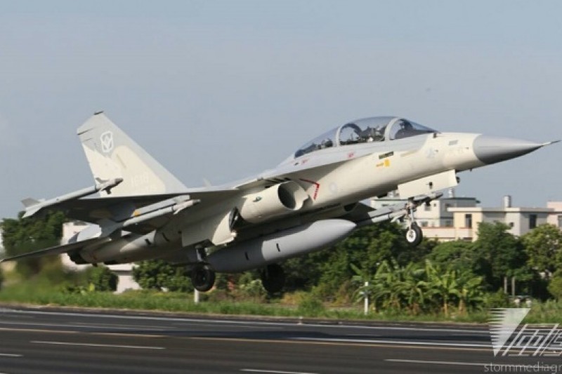 國產的IDF戰機是空軍主力戰機中機身最輕,5次的戰備道起降都有參與沒有缺席。(吳逸驊攝)