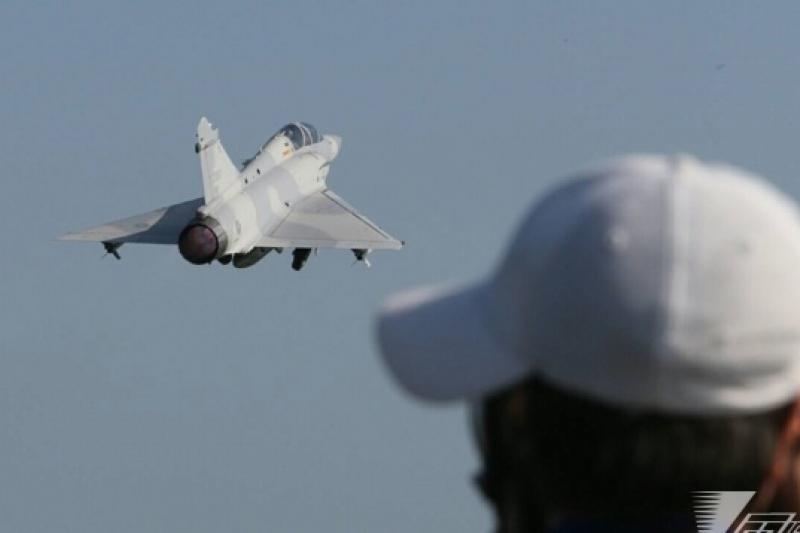 空軍法國製造的幻象戰機,特殊三角機翼一直是航空迷最喜愛拍攝的機種,這次戰機起降演練依然是矚目焦點。(吳逸驊攝)