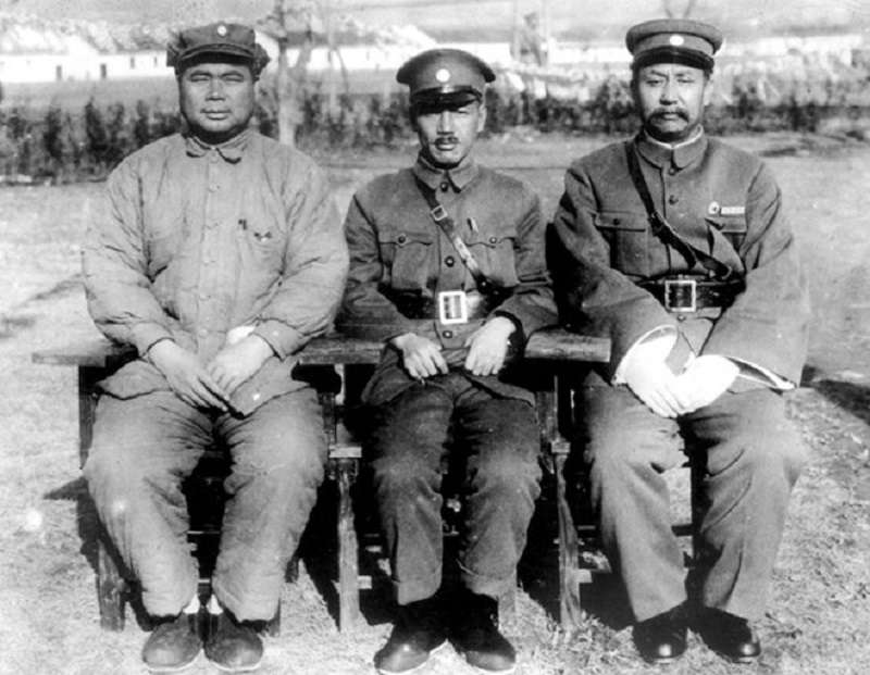 馮玉祥、蔣中正與閻錫山。攝於1929年(維基百科) 馮玉祥、蔣中正與閻錫山。攝於1929年(維基百科)