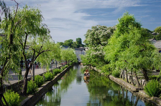 倉敷美觀一帶最富雅致氣質,沿著乾淨的河畔一路漫遊。(圖片來源:Flickr CC授權作者cotaro70s 倉敷美觀一帶最富雅致氣質,沿著乾淨的河畔一路漫遊。(圖片來源:Flickr CC授權作者cotaro70s