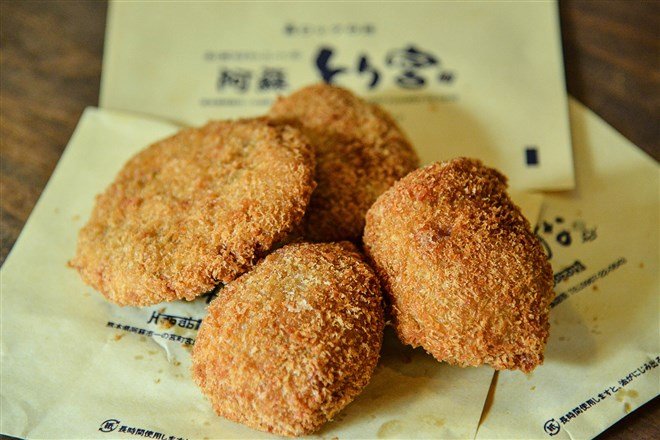 熊本縣特產美食 – 馬肉可樂餅。(圖片來源:劉芊芊拍攝提供) 熊本縣特產美食 – 馬肉可樂餅。(圖片來源:劉芊芊拍攝提供)