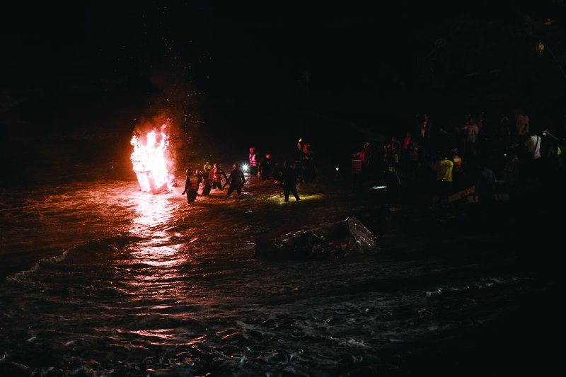 中元祭04_農曆七月十四日夜間的放水燈，為中元祭活動掀起一波高潮（林煜幃攝影）