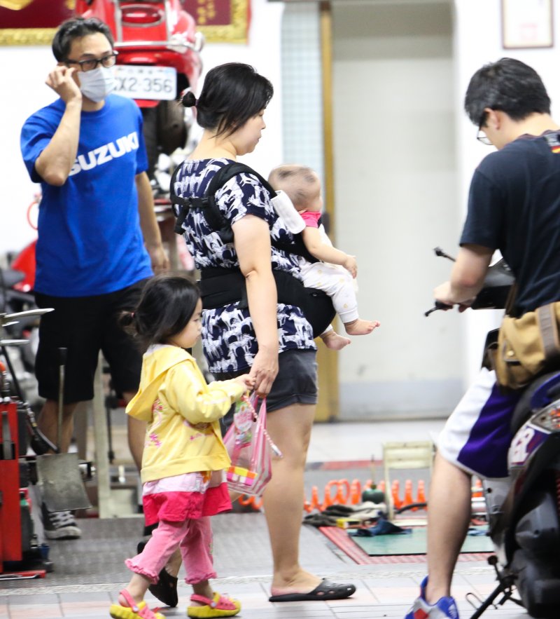 20151006生育專題配圖,親子(陳明仁攝) 20151006生育專題配圖,親子(陳明仁攝)