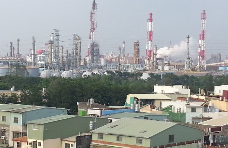 )高雄小港大林蒲三面已被污染包圍,居民要求舊污染要改善、新污染不要增加。(朱淑娟攝) )高雄小港大林蒲三面已被污染包圍,居民要求舊污染要改善、新污染不要增加。(朱淑娟攝)
