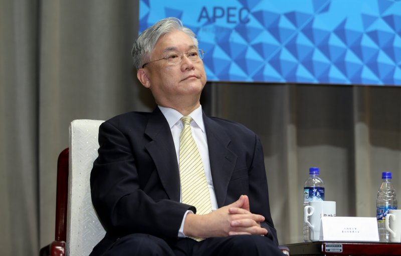 20151111-2015年APEC經濟領袖會議蕭領袖代表行前國際記者會.大陸委員會主任委員夏立言.(陳明仁攝) 20151111-2015年APEC經濟領袖會議蕭領袖代表行前國際記者會.大陸委員會主任委員夏立言.(陳明仁攝)
