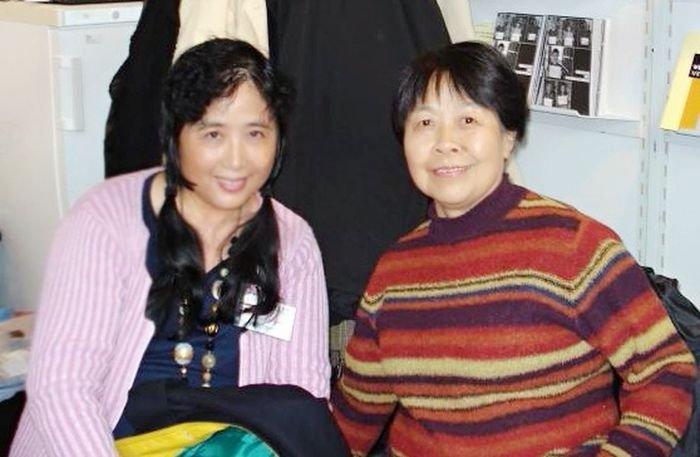 2009年,戴晴和茉莉在法蘭克福書展相聚。當戴晴上臺發言時,莫言與其他中共官方人士魚貫離席。(作者提供) 2009年,戴晴和茉莉在法蘭克福書展相聚。當戴晴上臺發言時,莫言與其他中共官方人士魚貫離席。(作者提供)